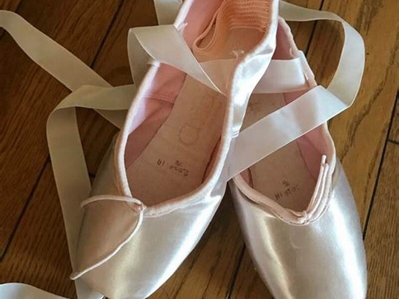 Pointe shoes Used but still good condition