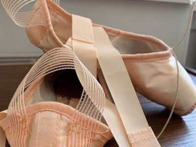 Pointe shoes and flat shoes selling