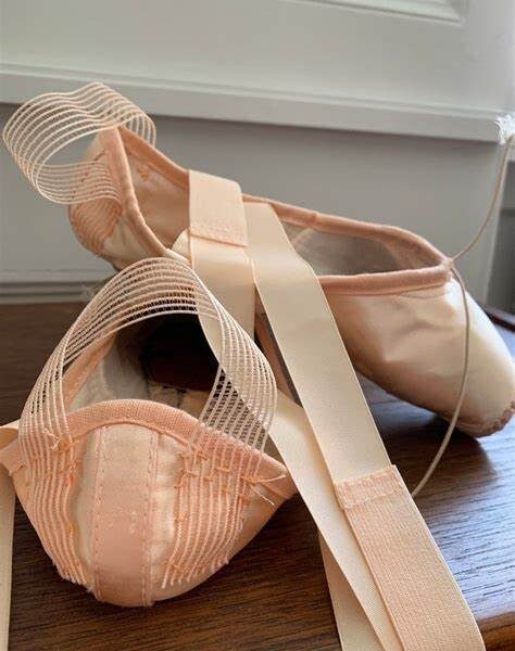 Pointe shoes and flat shoes selling