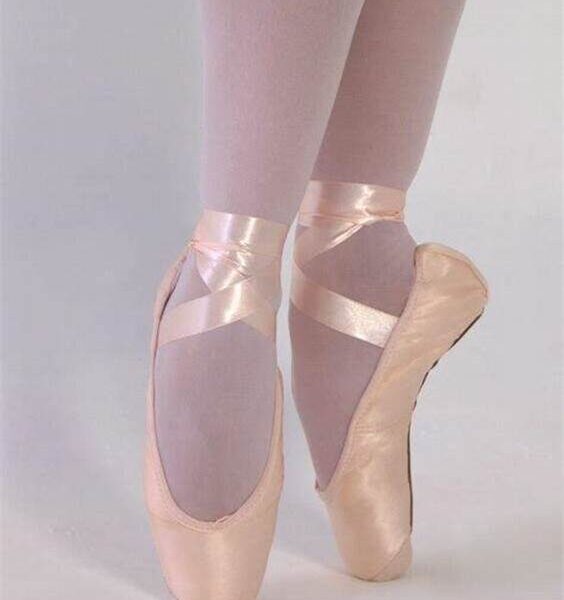 Selling pointe shoes (used)