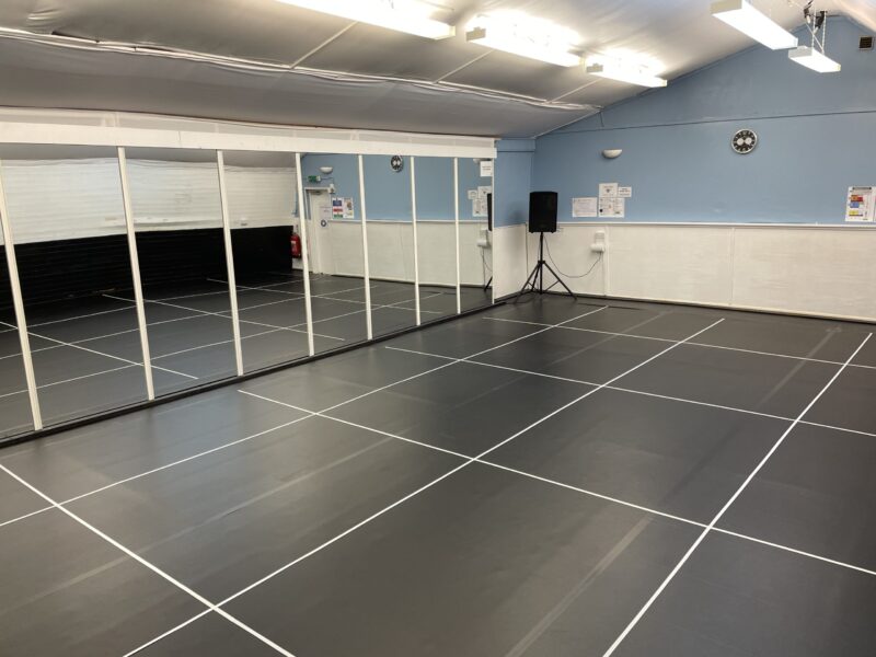 Selling dance marley in good conditions - about 900 sq ft